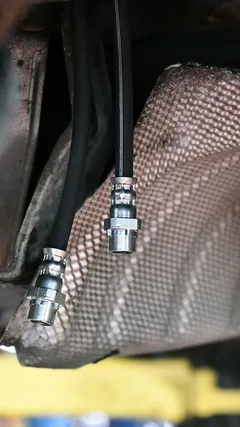 Przewody i osłona termiczna pod BMW serii 1 E87