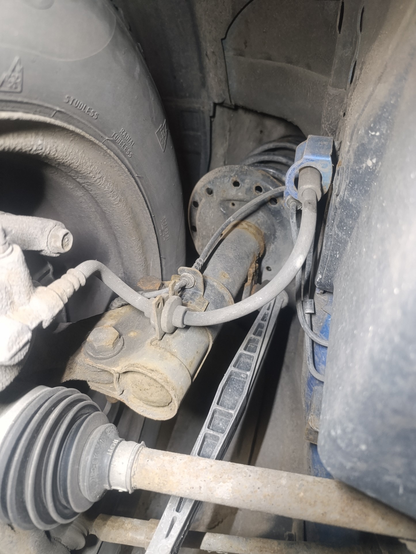 Stan przewodów hamulcowych przedniej osi - CHEVROLET AVEO sedan