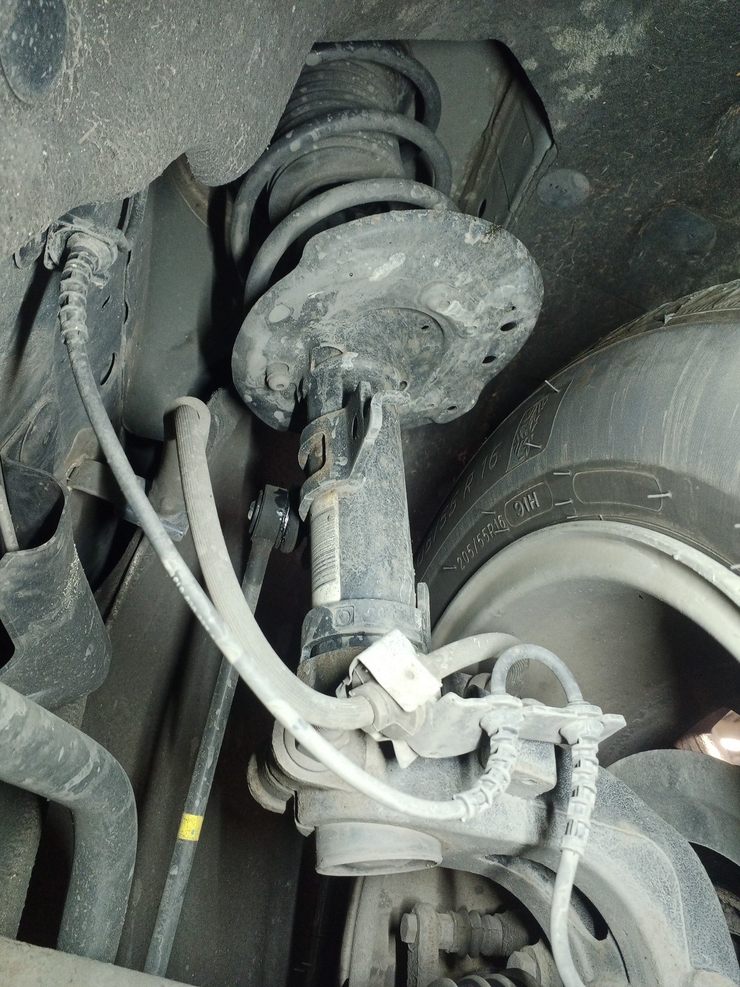 Stan amortyzatorów z przodu - RENAULT MEGANE IV liftback
