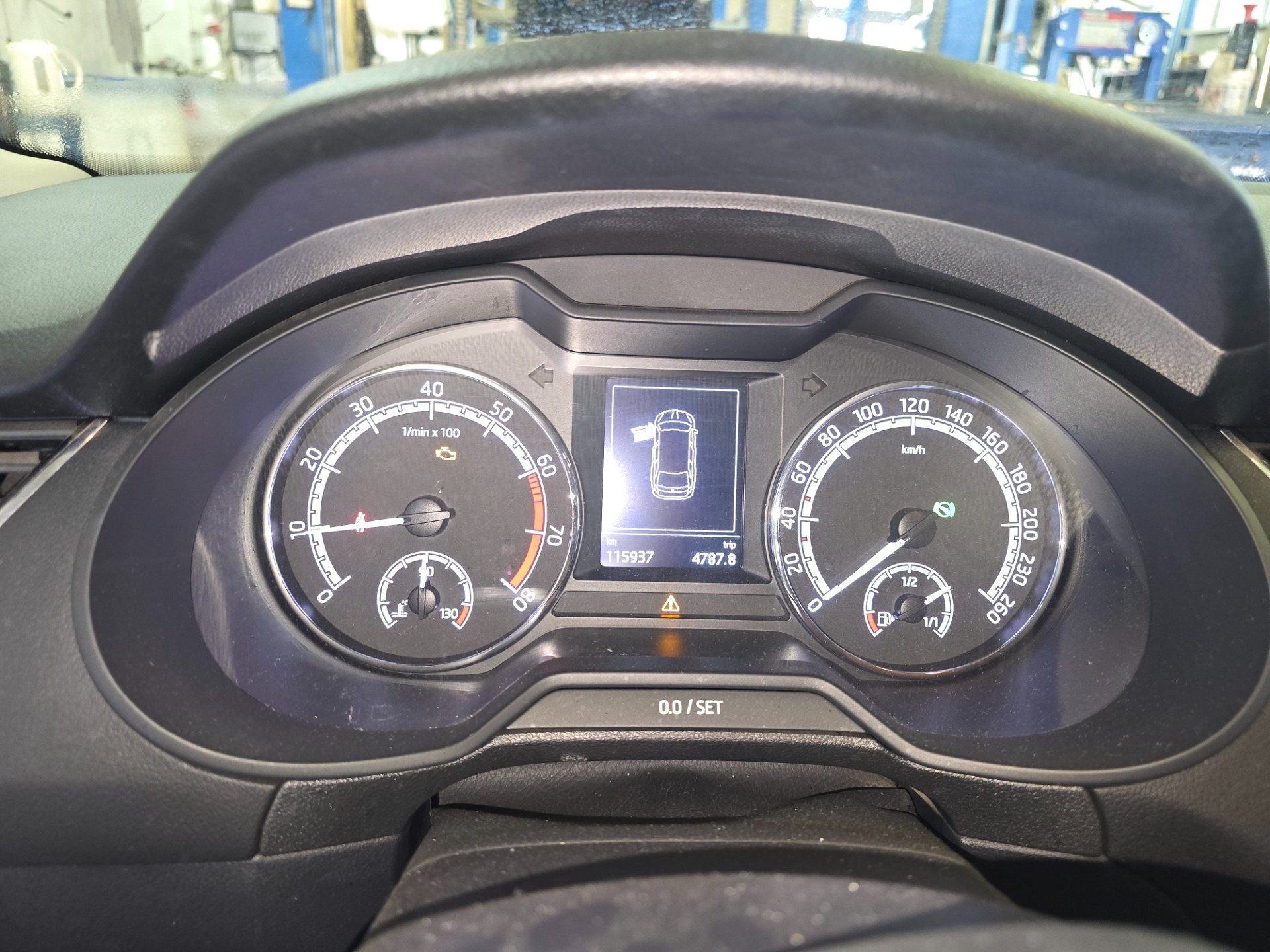 Komunikaty na desce rozdzielczej - SKODA OCTAVIA III Combi