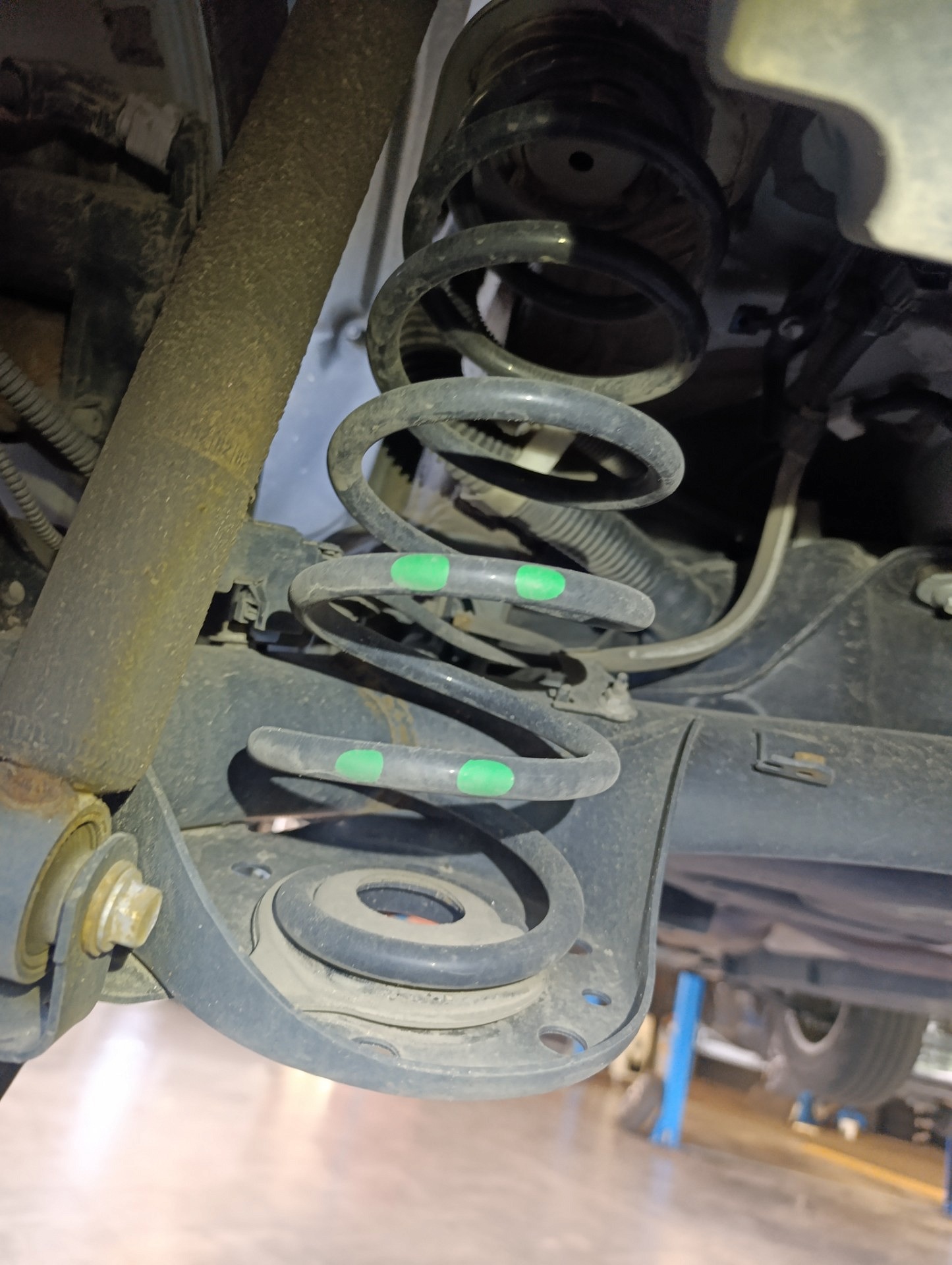 Sprężyny na tylnej osi - TOYOTA YARIS CROSS