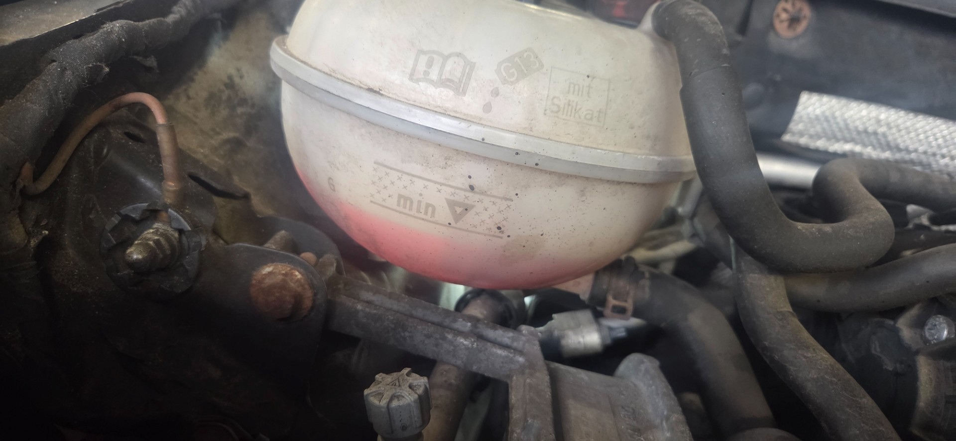 Poziom płynu chłodniczego - SKODA OCTAVIA III Combi