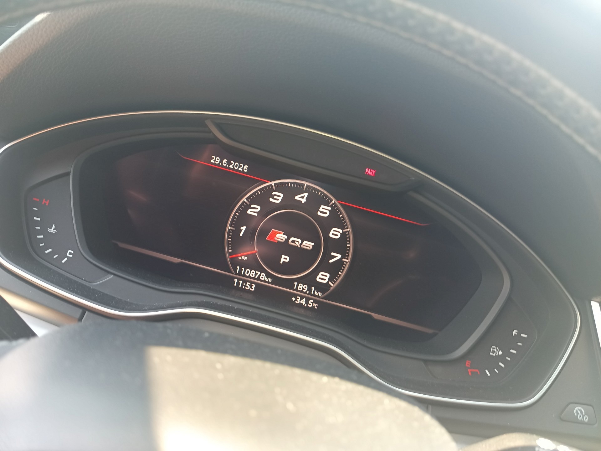 Komunikaty na desce rozdzielczej - AUDI SQ5