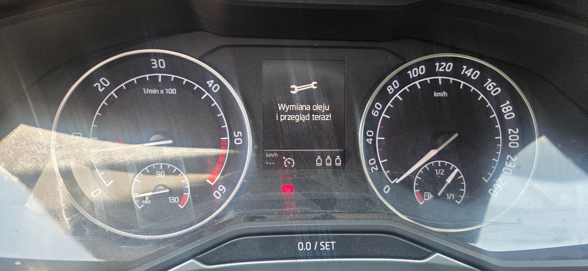 Wskazania deski rozdzielczej - SKODA SUPERB III Kombi