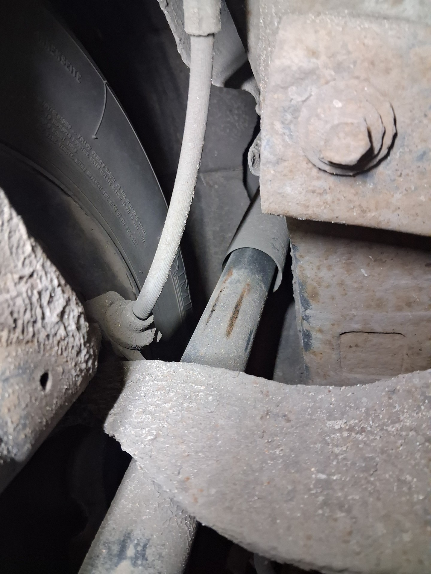 Stan odbojów i osłon tylnej osi - FORD FOCUS II