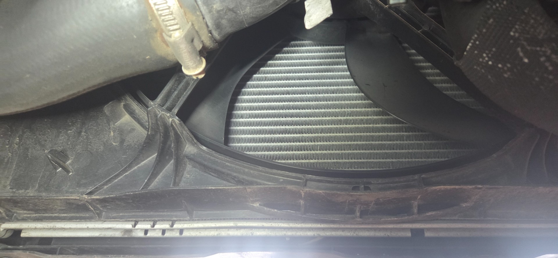 Stan chłodnicy układu chłodzenia - SKODA OCTAVIA III Combi