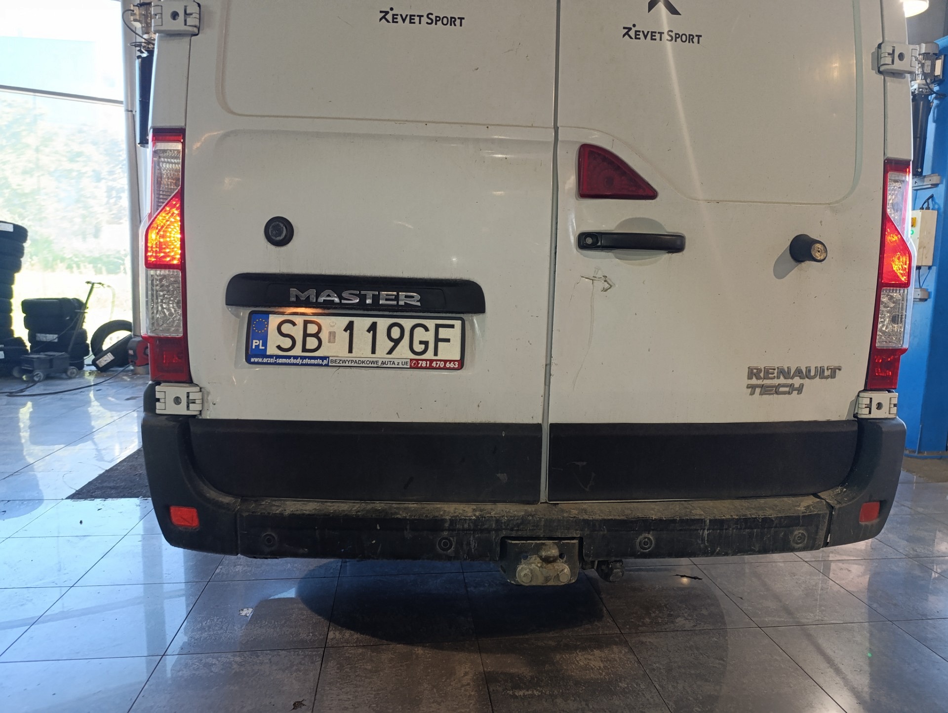 Oświetlenie zewnętrzne z tyłu - RENAULT MASTER III Autobus